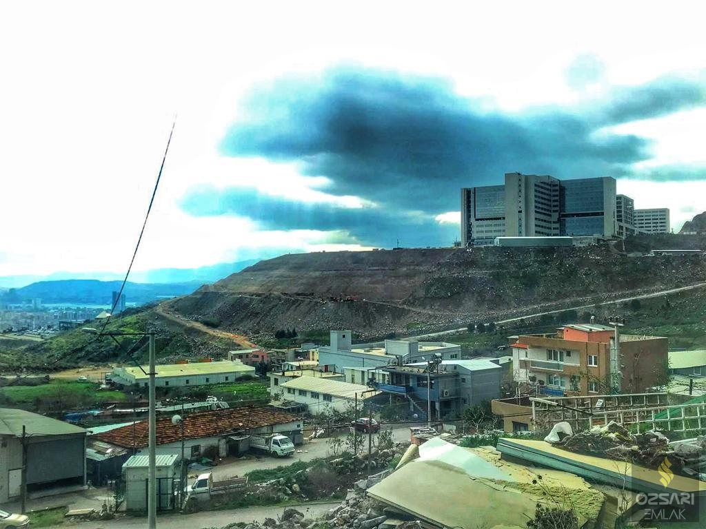BORNOVA LAKA KÖYÜ SATILIK ARAZİ