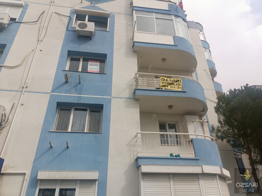 BORNOVA EVKA 4 2+1 GÜNEY CEPHE  KİRALIK DAİRE