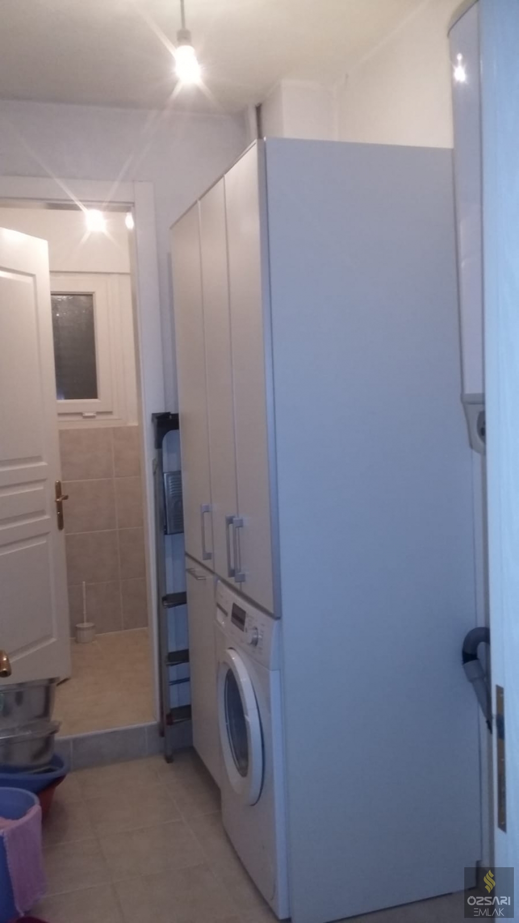 Bornova İnönü mahallesinde köşe 4cephe özel yapım komple satılık bina
