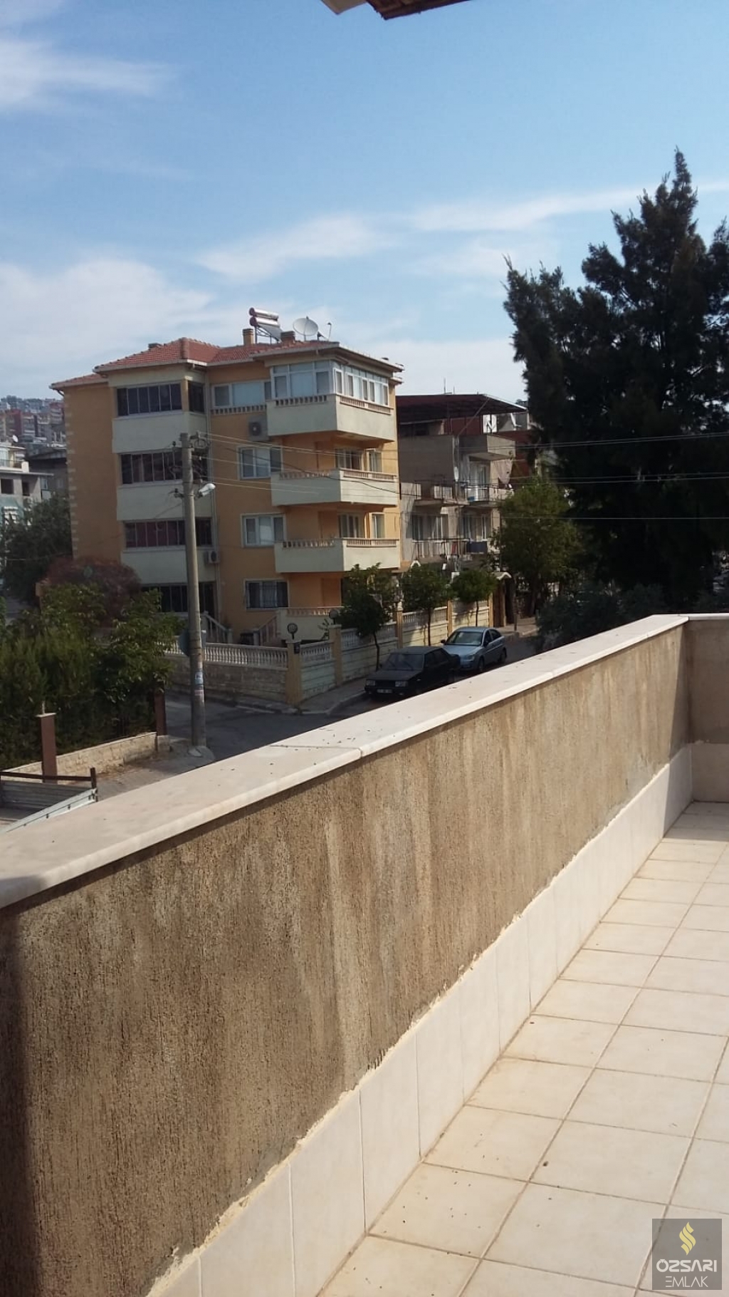 Bornova İnönü mahallesinde köşe 4cephe özel yapım komple satılık bina