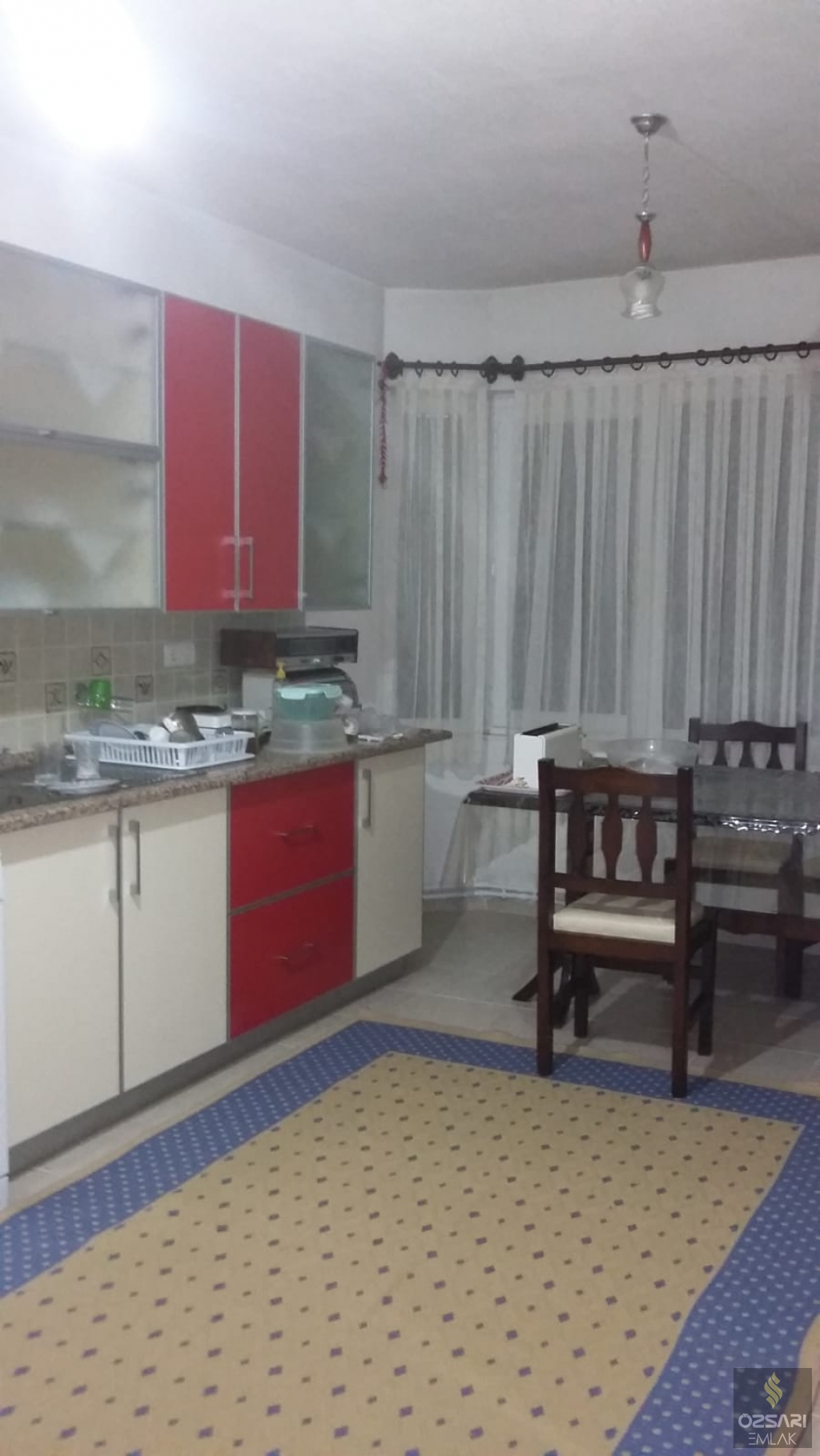 Bornova İnönü mahallesinde köşe 4cephe özel yapım komple satılık bina