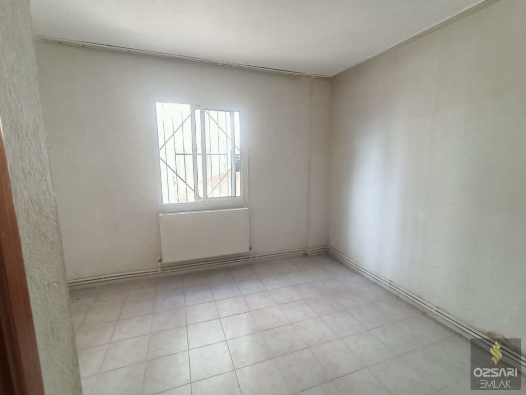 BORNOVA İNÖNÜ MAHALLESİNDE 3+1 DOĞALGAZLI KİRALIK DAİRE
