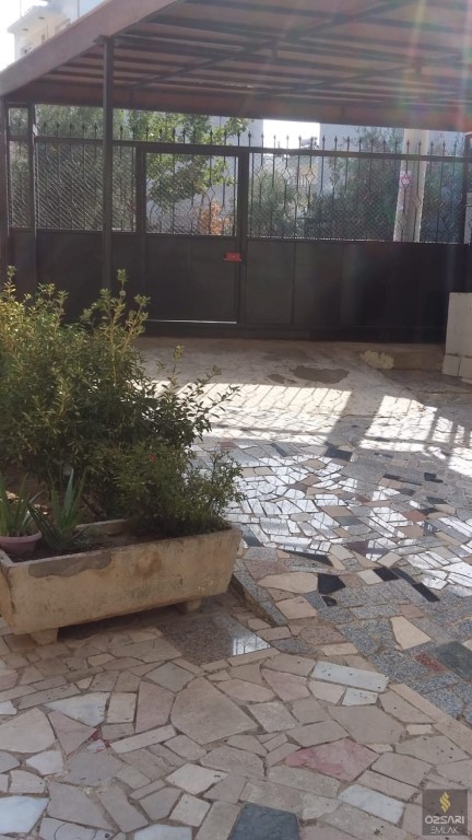 Bornova İnönü mahallesinde köşe 4cephe özel yapım komple satılık bina