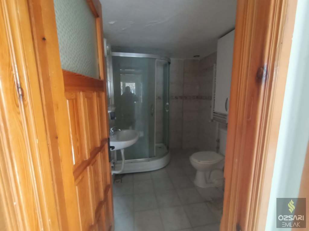 BORNOVA İNÖNÜ MAHALLESİNDE 3+1 DOĞALGAZLI KİRALIK DAİRE