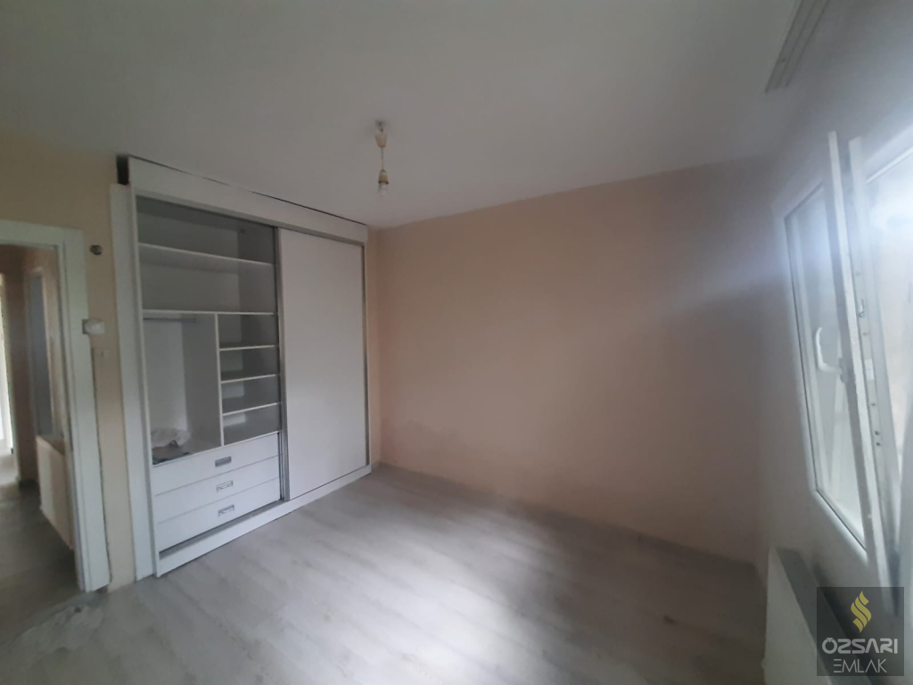 Bornova Atatürk mah. merkezinde 2+1 kiralık Doğalgazlı Daire
