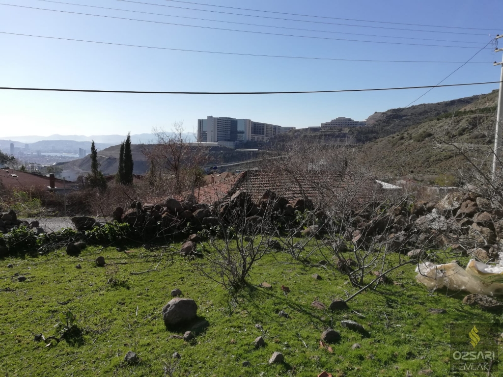 BORNOVA LAKA KÖYÜ SATILIK ARAZİ