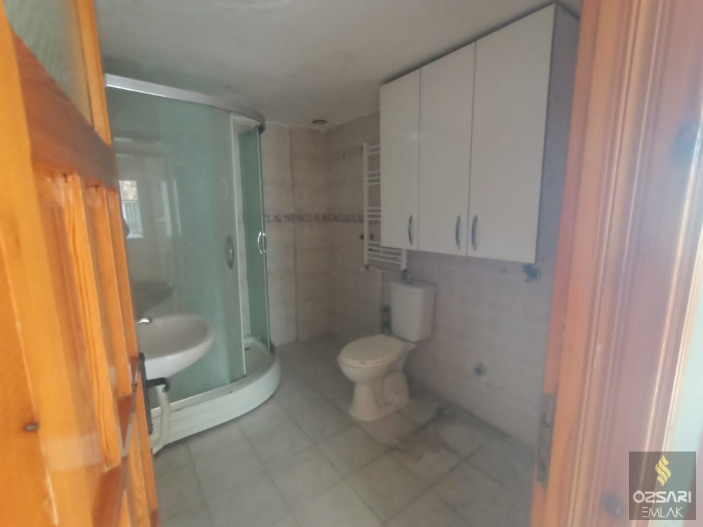 BORNOVA İNÖNÜ MAHALLESİNDE 3+1 DOĞALGAZLI KİRALIK DAİRE...