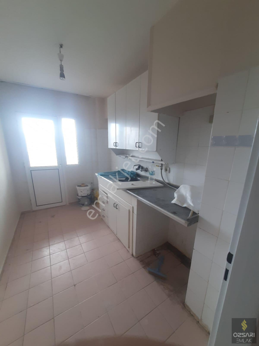 Bornova Evka4 2+1 kapalı Mutfak kiralık Daire