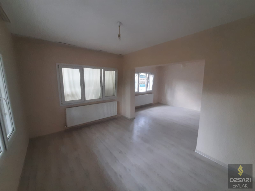 Bornova Atatürk mah. merkezinde 2+1 kiralık Doğalgazlı Daire