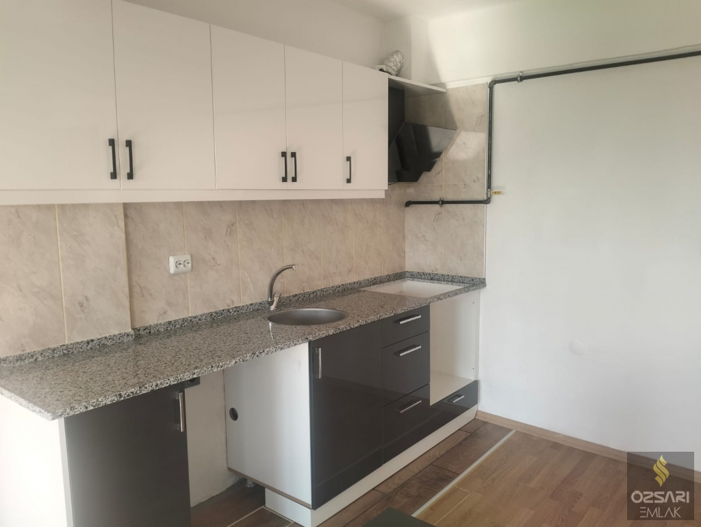 BORNOVA İNÖNÜ MAHALLESİNDE FULL YAPILI GÜNEY CEPHE KİRALIK DAİRE