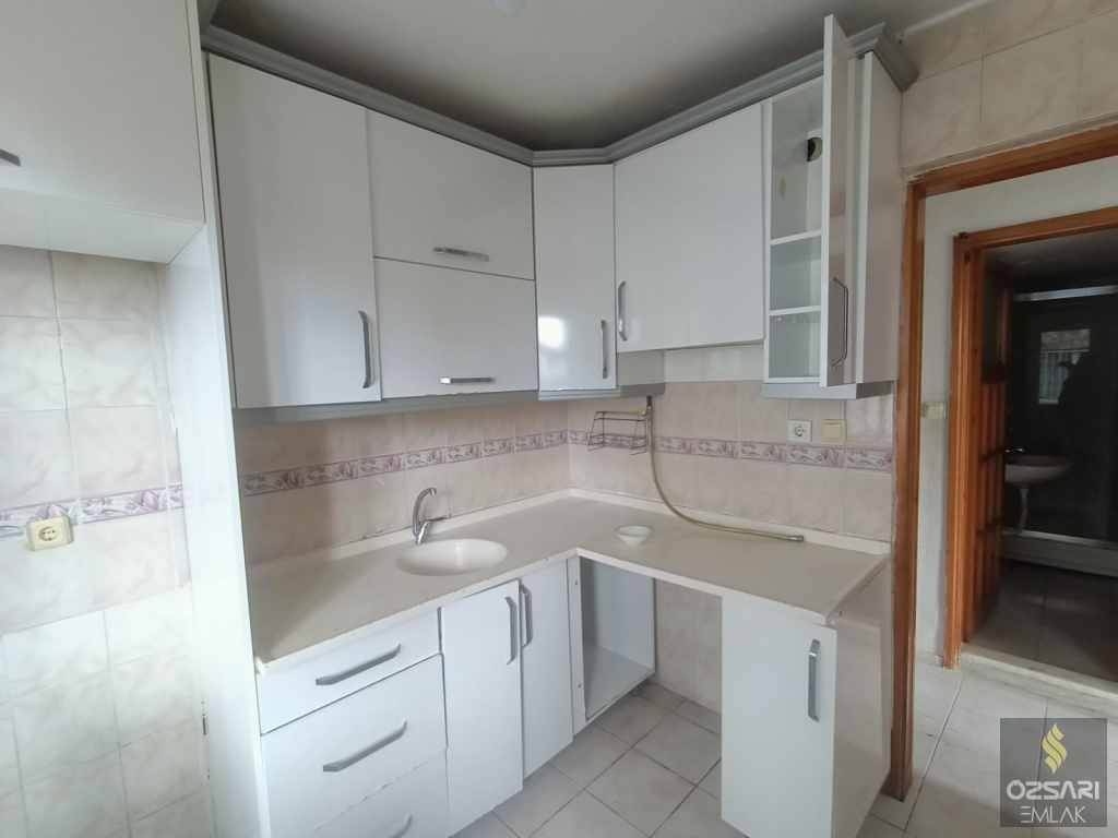 BORNOVA İNÖNÜ MAHALLESİNDE 3+1 DOĞALGAZLI KİRALIK DAİRE