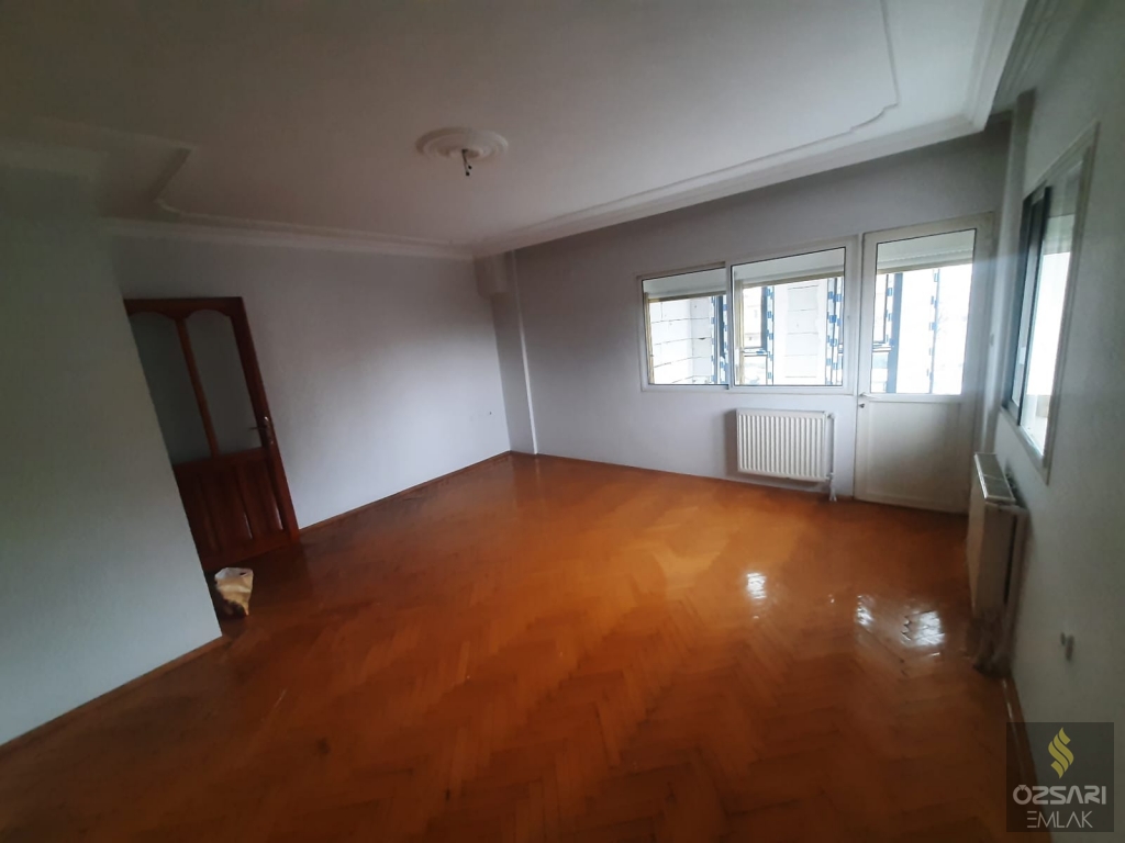 BORNOVA İNÖNÜ MAH. ANACADDE ÜZERİ KİRALIK 2+1