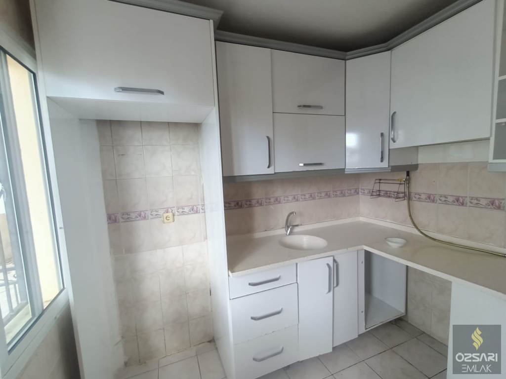 BORNOVA İNÖNÜ MAHALLESİNDE 3+1 DOĞALGAZLI KİRALIK DAİRE