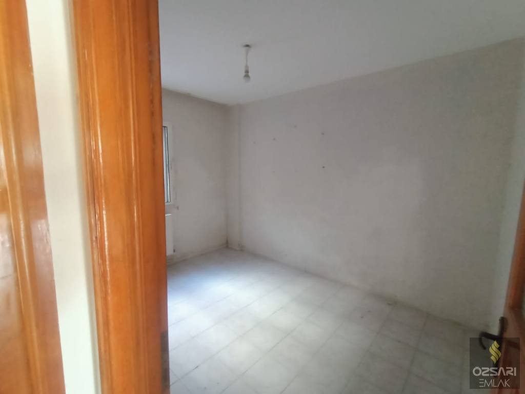 BORNOVA İNÖNÜ MAHALLESİNDE 3+1 DOĞALGAZLI KİRALIK DAİRE