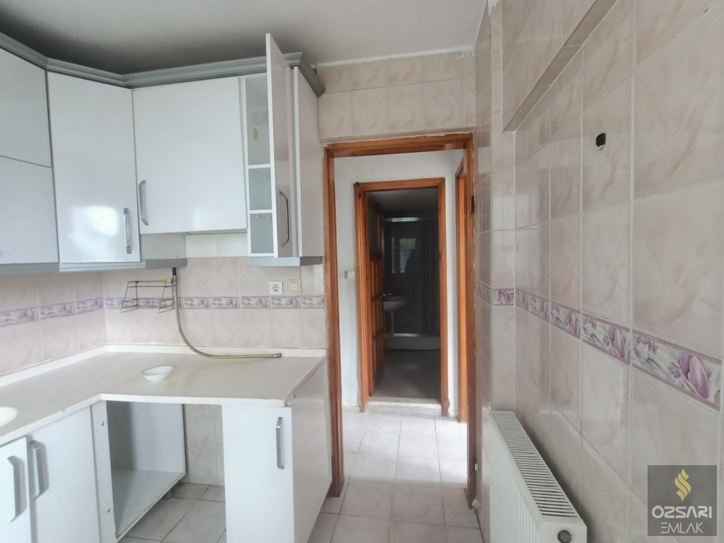 BORNOVA İNÖNÜ MAHALLESİNDE 3+1 DOĞALGAZLI KİRALIK DAİRE