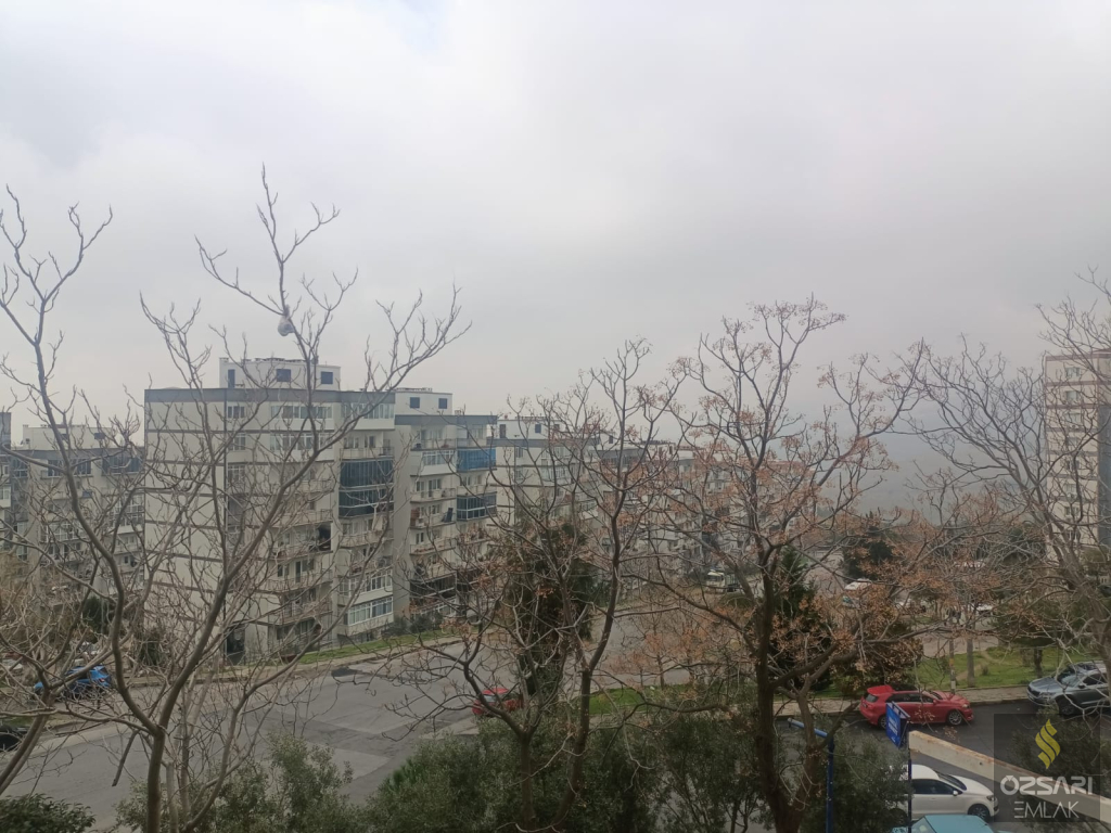 BORNOVA EVKA 4 2+1 GÜNEY CEPHE  KİRALIK DAİRE