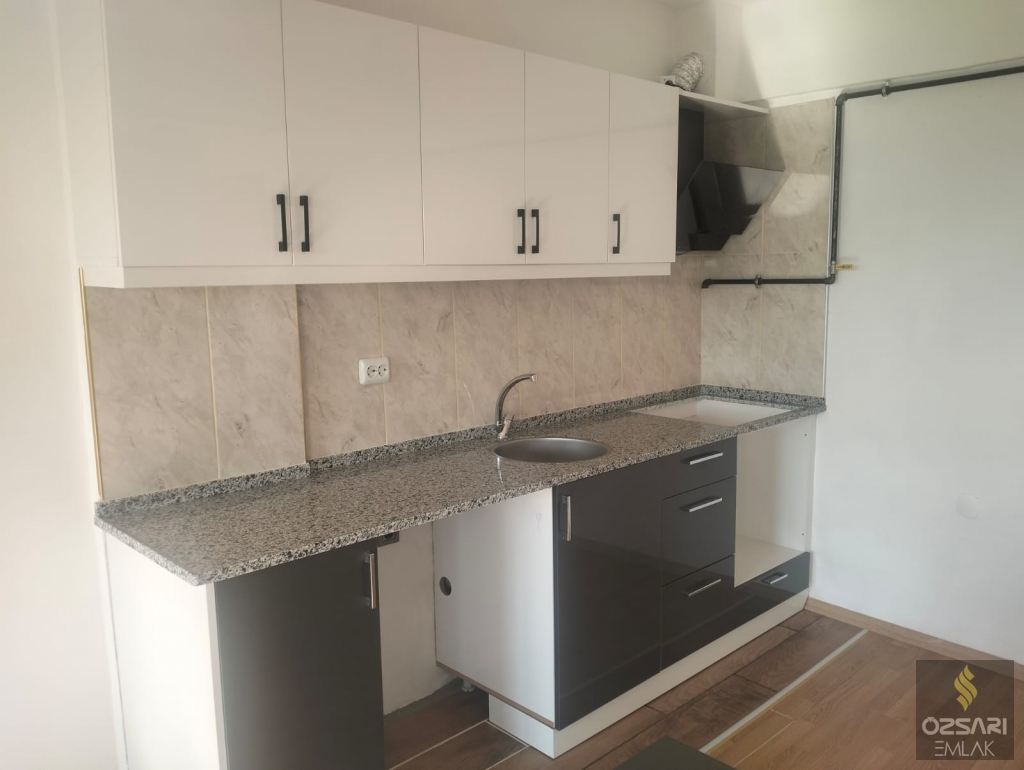 BORNOVA İNÖNÜ MAHALLESİNDE FULL YAPILI GÜNEY CEPHE KİRALIK DAİRE