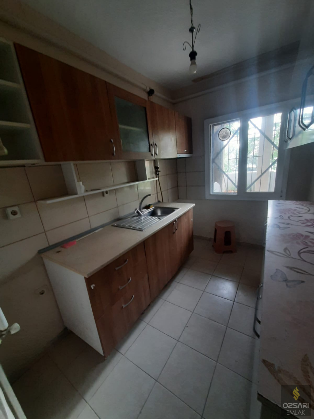 Bornova Atatürk mah. merkezinde 2+1 kiralık Doğalgazlı Daire