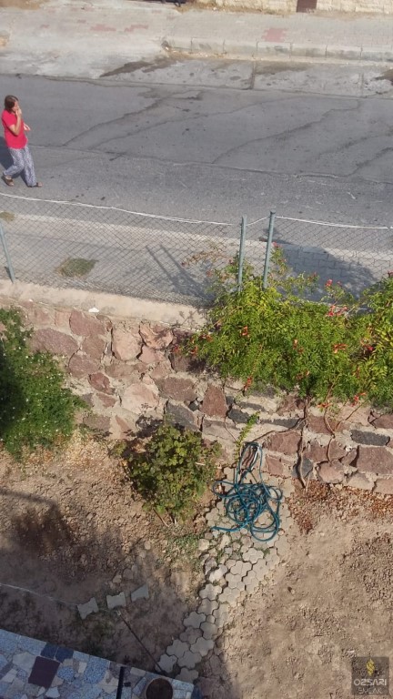 Bornova İnönü mahallesinde köşe 4cephe özel yapım komple satılık bina