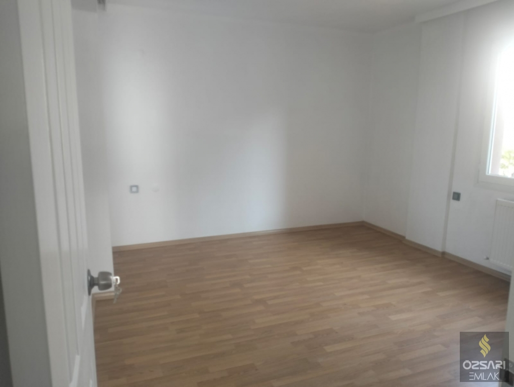 BORNOVA İNÖNÜ MAHALLESİNDE FULL YAPILI GÜNEY CEPHE KİRALIK DAİRE