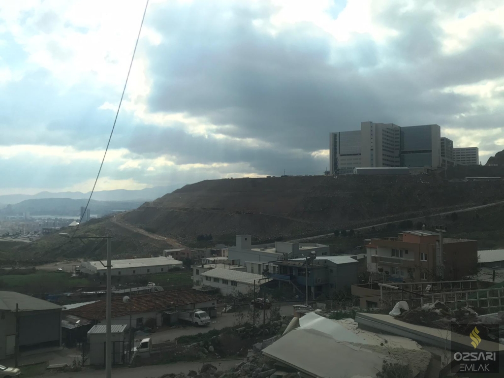 BORNOVA LAKA KÖYÜ SATILIK ARAZİ