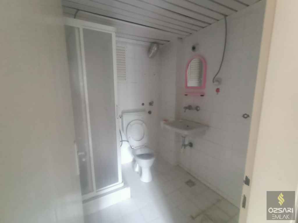 BORNOVA EVKA 4 2+1 GÜNEY CEPHE  KİRALIK DAİRE