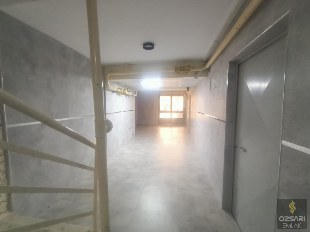 BORNOVA EVKA 4 2+1 GÜNEY CEPHE  KİRALIK DAİRE