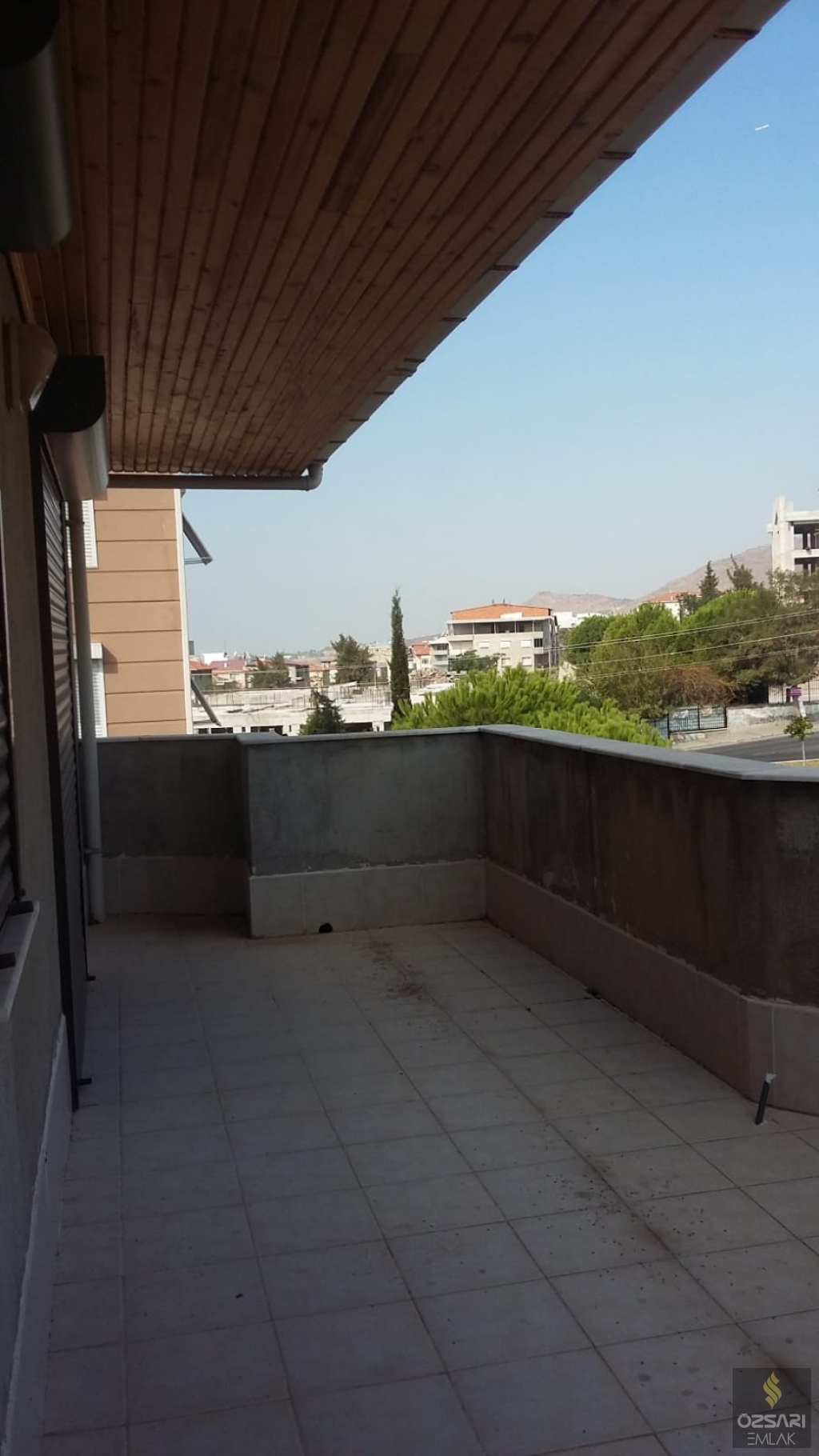 Bornova İnönü mahallesinde köşe 4cephe özel yapım komple satılık bina