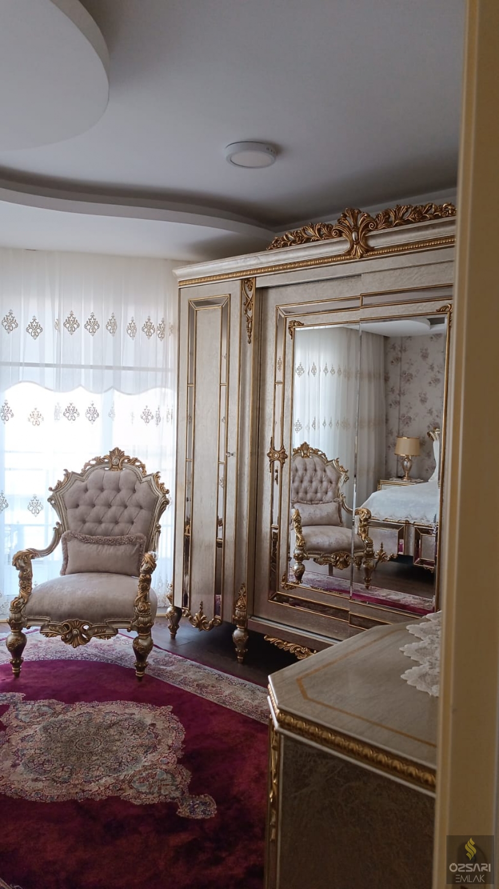 BORNOVA İNÖNÜ MAH. 5 KATLI SATILIK BİNA
