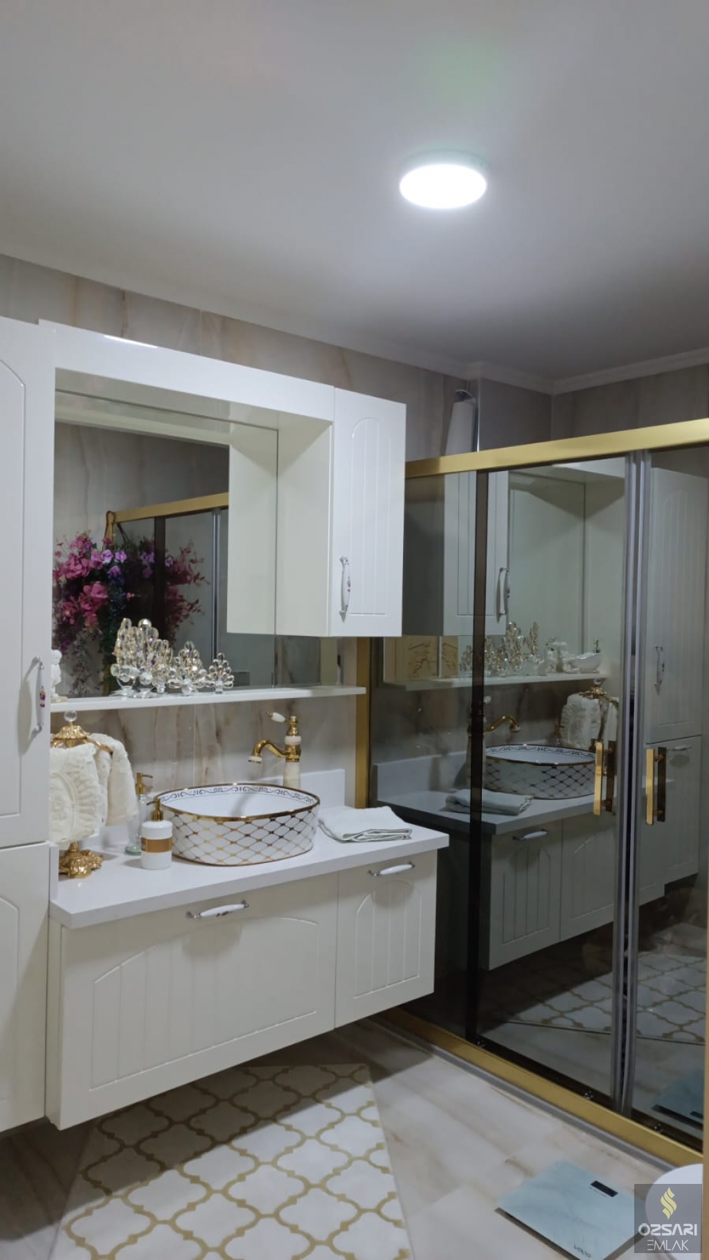 BORNOVA İNÖNÜ MAH. 5 KATLI SATILIK BİNA