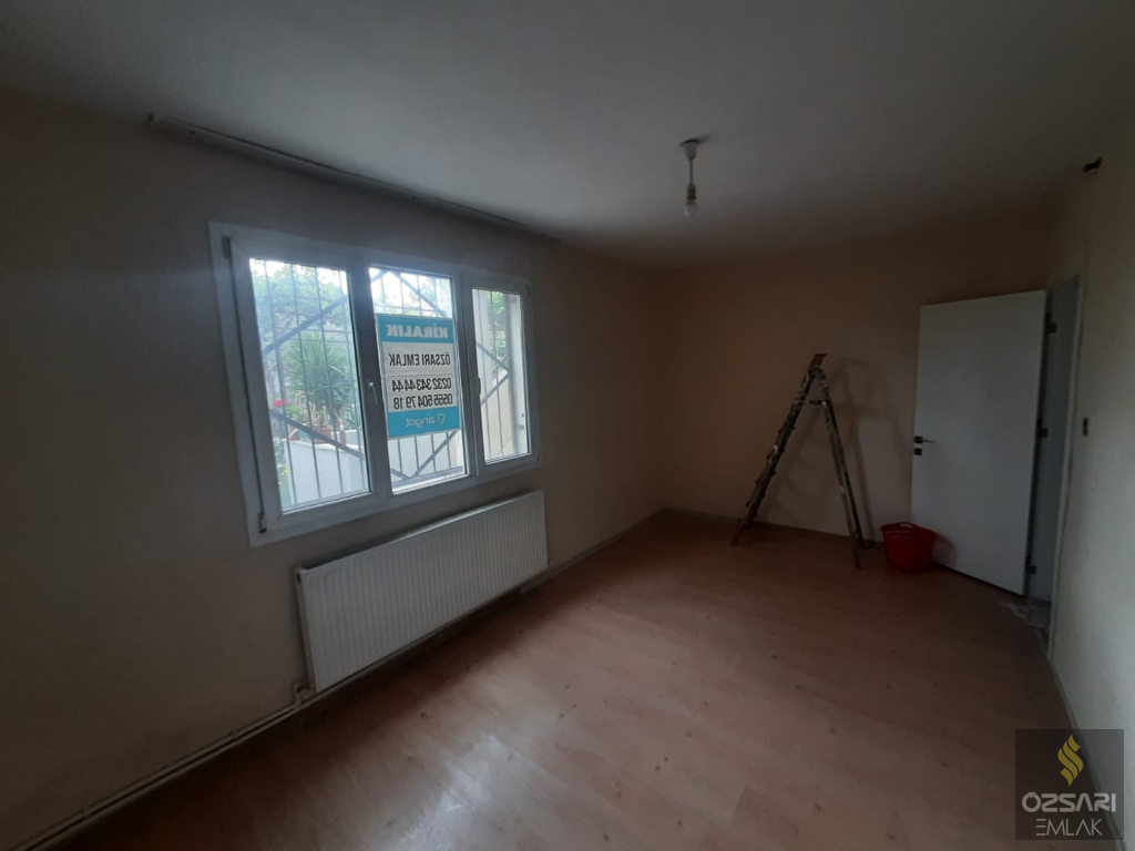 Bornova Atatürk mah. merkezinde 2+1 kiralık Doğalgazlı Daire