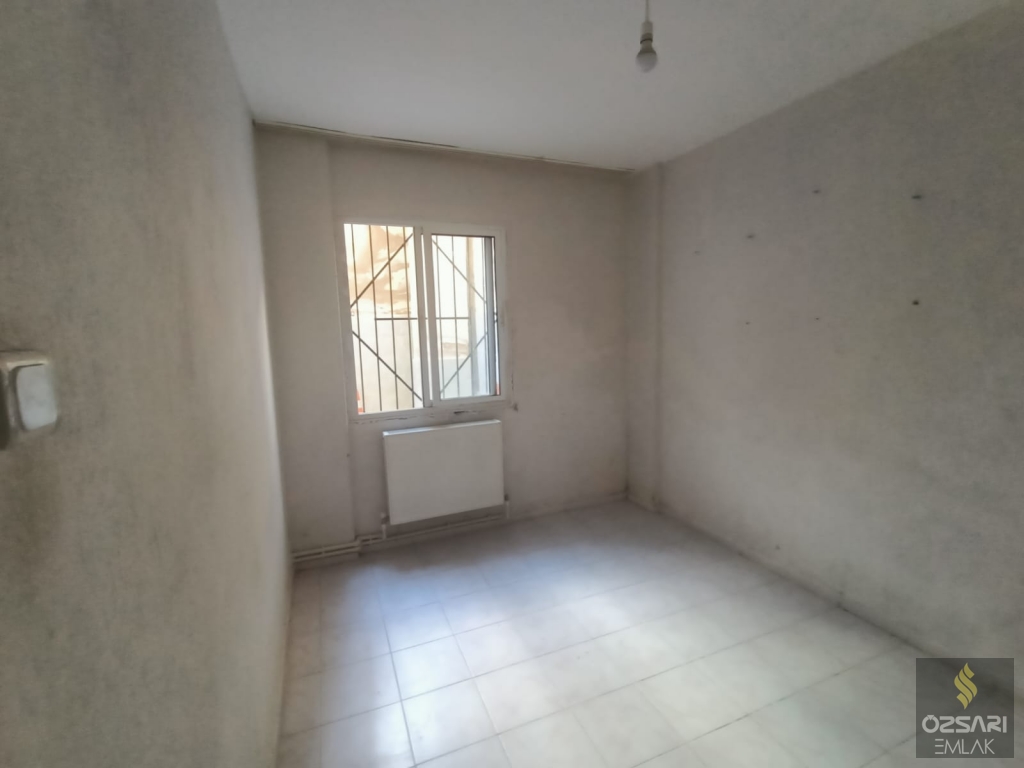 BORNOVA İNÖNÜ MAHALLESİNDE 3+1 DOĞALGAZLI KİRALIK DAİRE