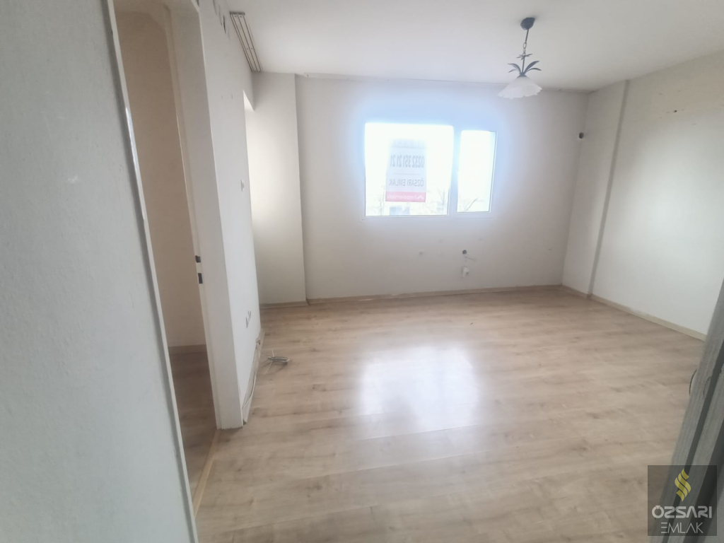 BORNOVA EVKA 4 2+1 GÜNEY CEPHE  KİRALIK DAİRE