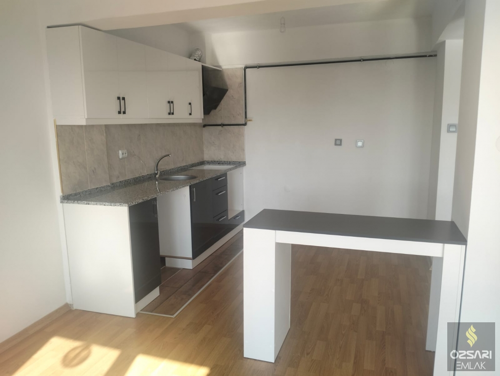 BORNOVA İNÖNÜ MAHALLESİNDE FULL YAPILI GÜNEY CEPHE KİRALIK DAİRE