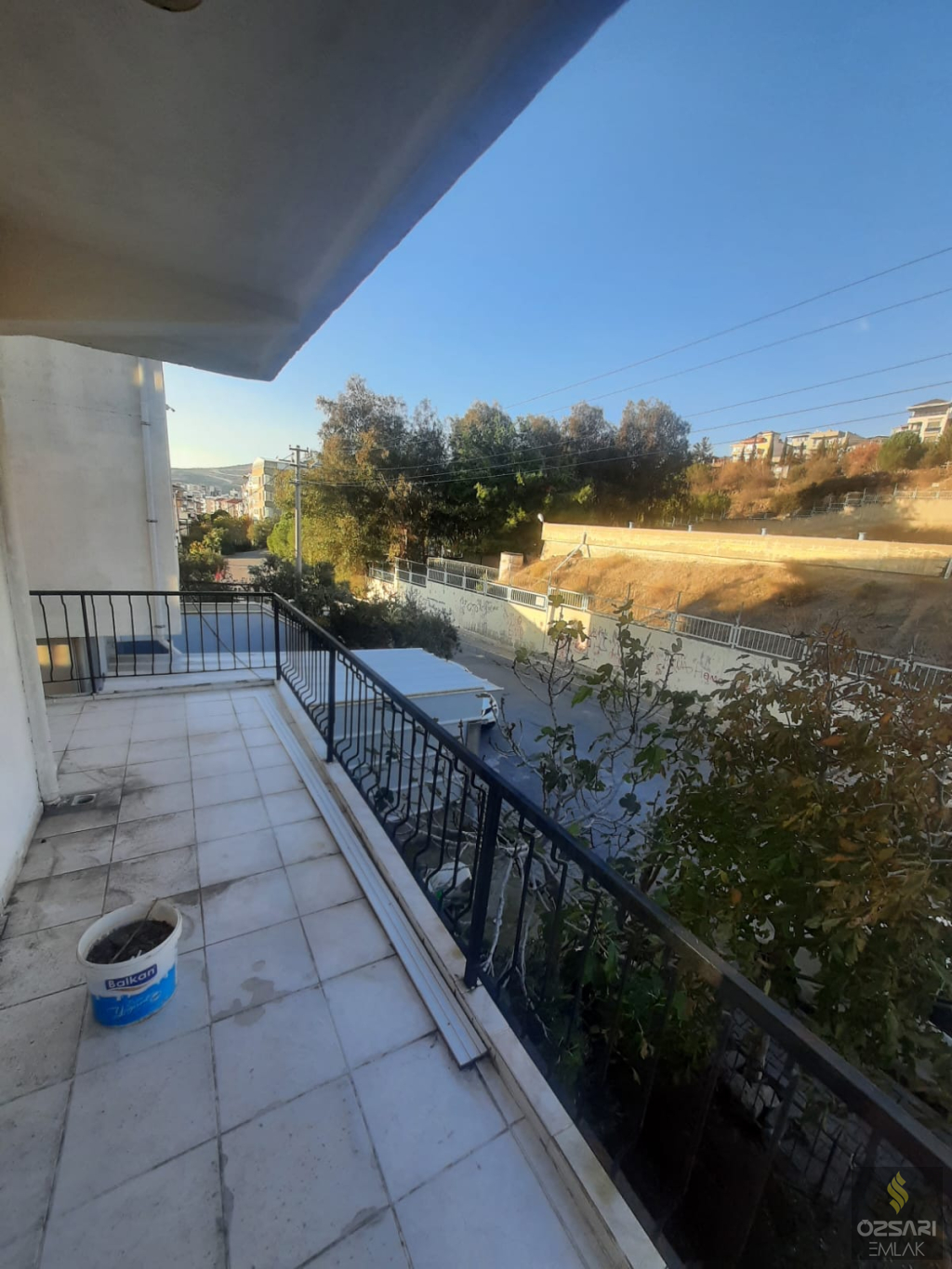 Bornova İnönü mah. 2+1 doğalgazlı kiralık Daire