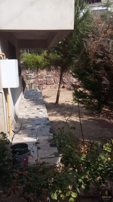 Bornova İnönü mahallesinde köşe 4cephe özel yapım komple satılık bina