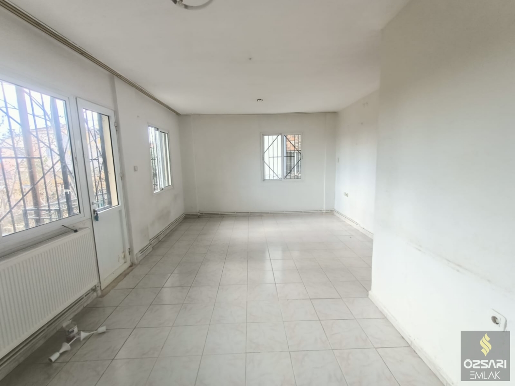 BORNOVA İNÖNÜ MAHALLESİNDE 3+1 DOĞALGAZLI KİRALIK DAİRE