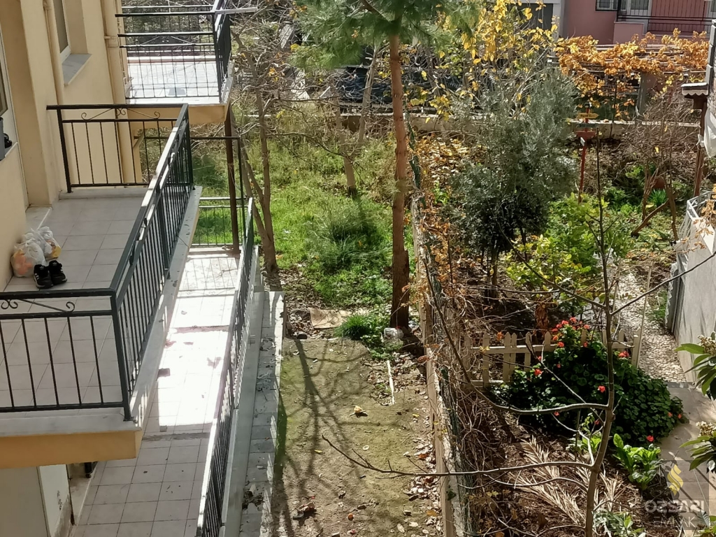 BORNOVA İNÖNÜ MAHALLESİNDE 3+1 DOĞALGAZLI KİRALIK DAİRE