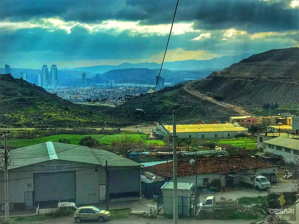 BORNOVA LAKA KÖYÜ SATILIK ARAZİ