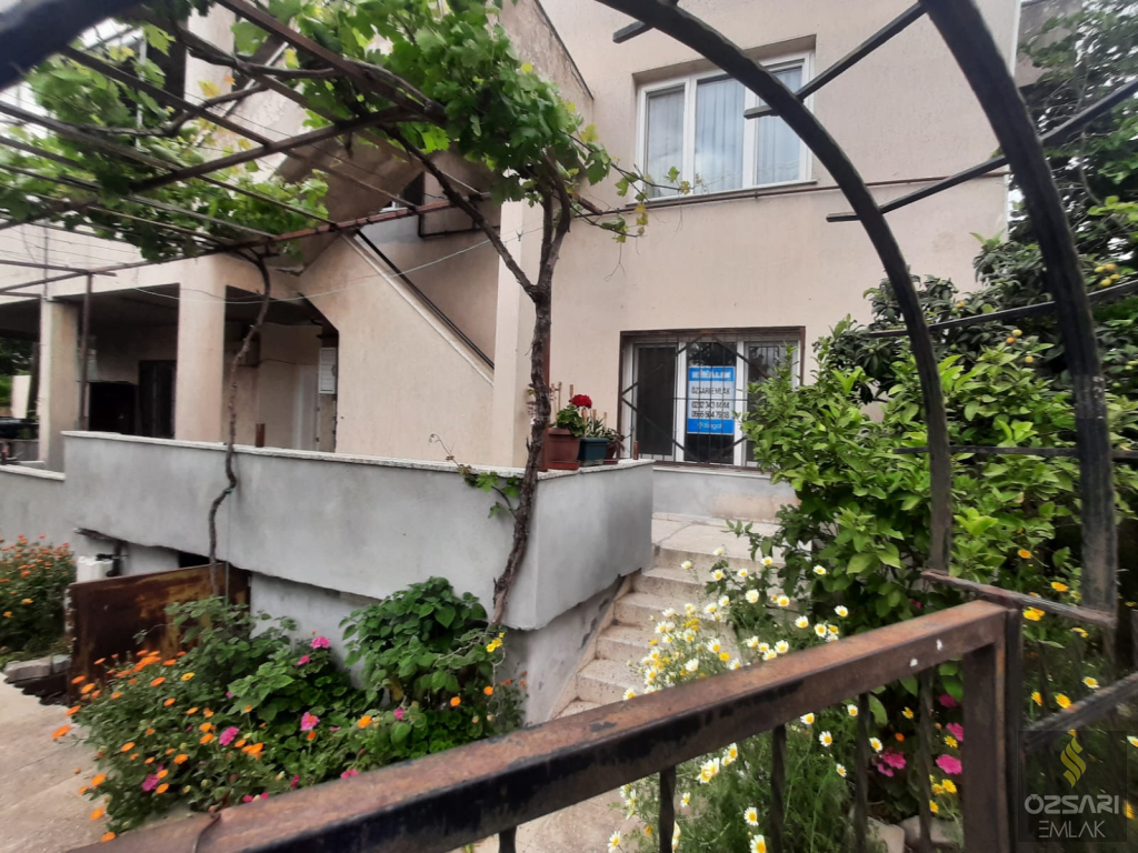 Bornova Atatürk mah. merkezinde 2+1 kiralık Doğalgazlı Daire