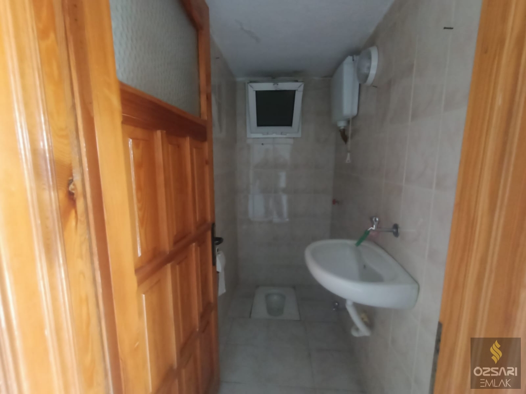 BORNOVA İNÖNÜ MAHALLESİNDE 3+1 DOĞALGAZLI KİRALIK DAİRE