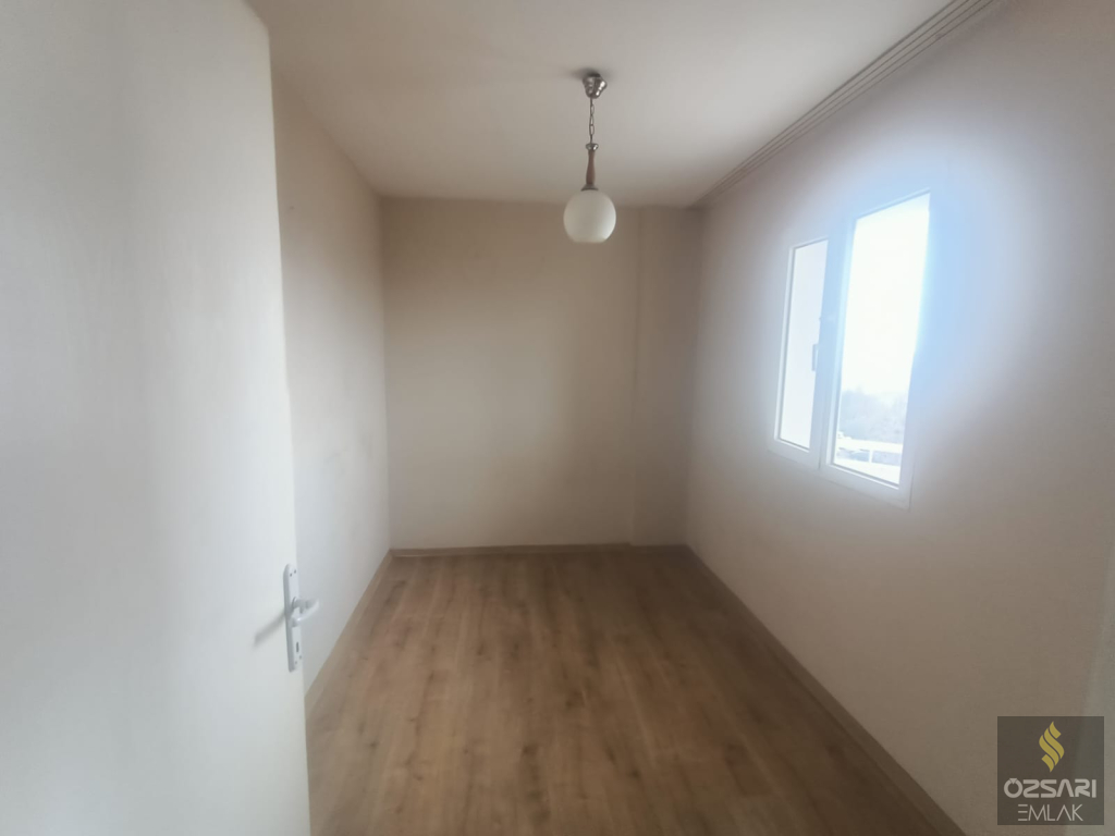 BORNOVA EVKA 4 2+1 GÜNEY CEPHE  KİRALIK DAİRE