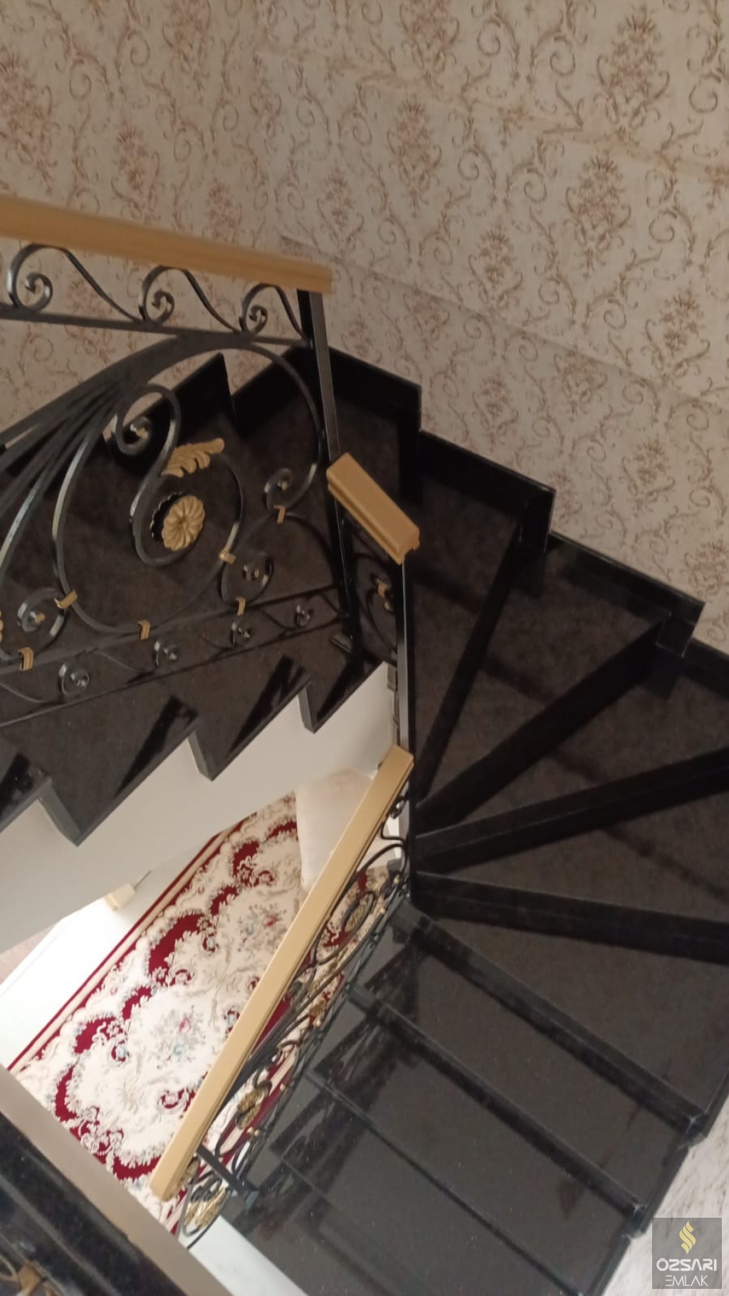 BORNOVA İNÖNÜ MAH. 5 KATLI SATILIK BİNA
