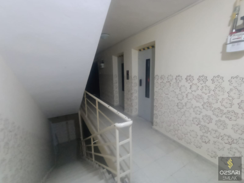 BORNOVA EVKA 4 2+1 GÜNEY CEPHE  KİRALIK DAİRE