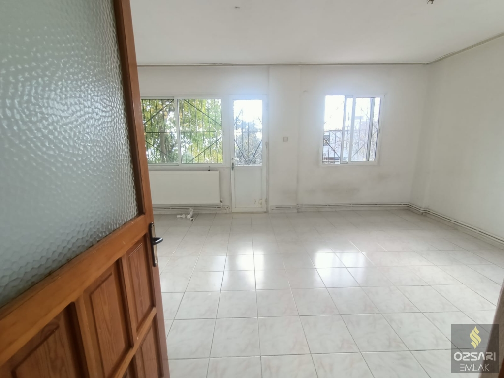 BORNOVA İNÖNÜ MAHALLESİNDE 3+1 DOĞALGAZLI KİRALIK DAİRE