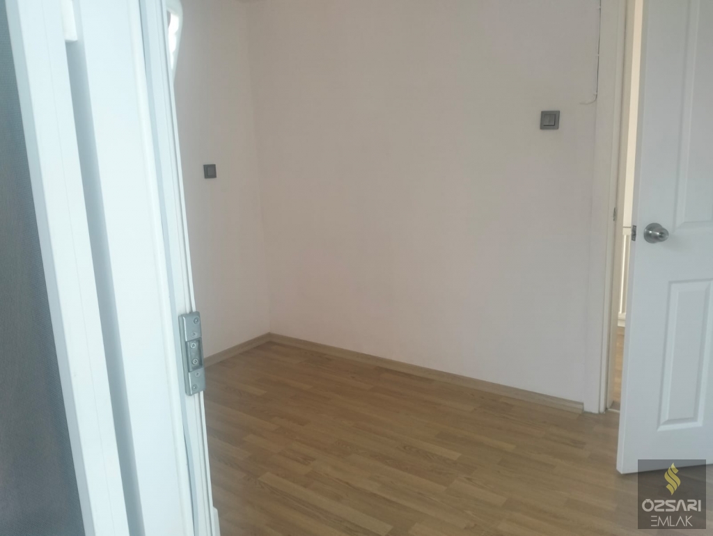 BORNOVA İNÖNÜ MAHALLESİNDE FULL YAPILI GÜNEY CEPHE KİRALIK DAİRE