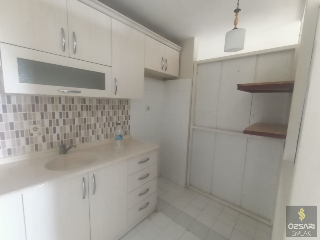 BORNOVA EVKA 4 2+1 GÜNEY CEPHE  KİRALIK DAİRE