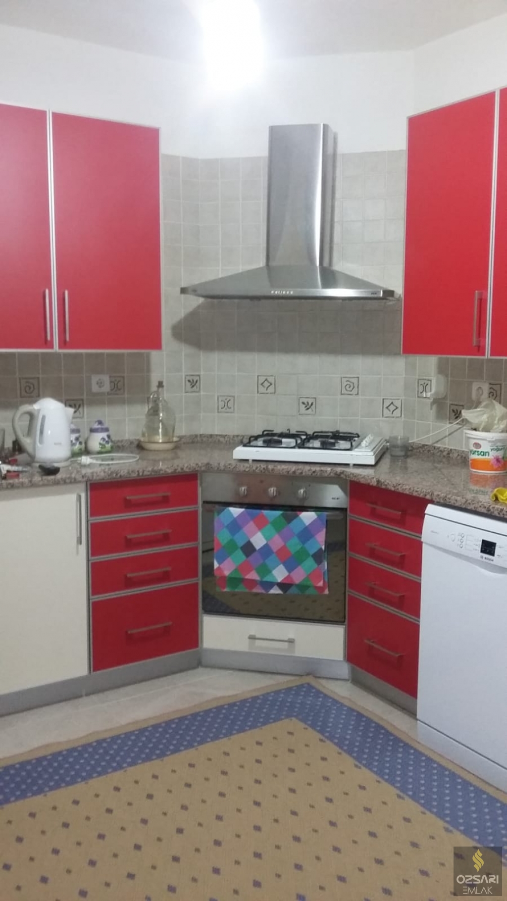 Bornova İnönü mahallesinde köşe 4cephe özel yapım komple satılık bina