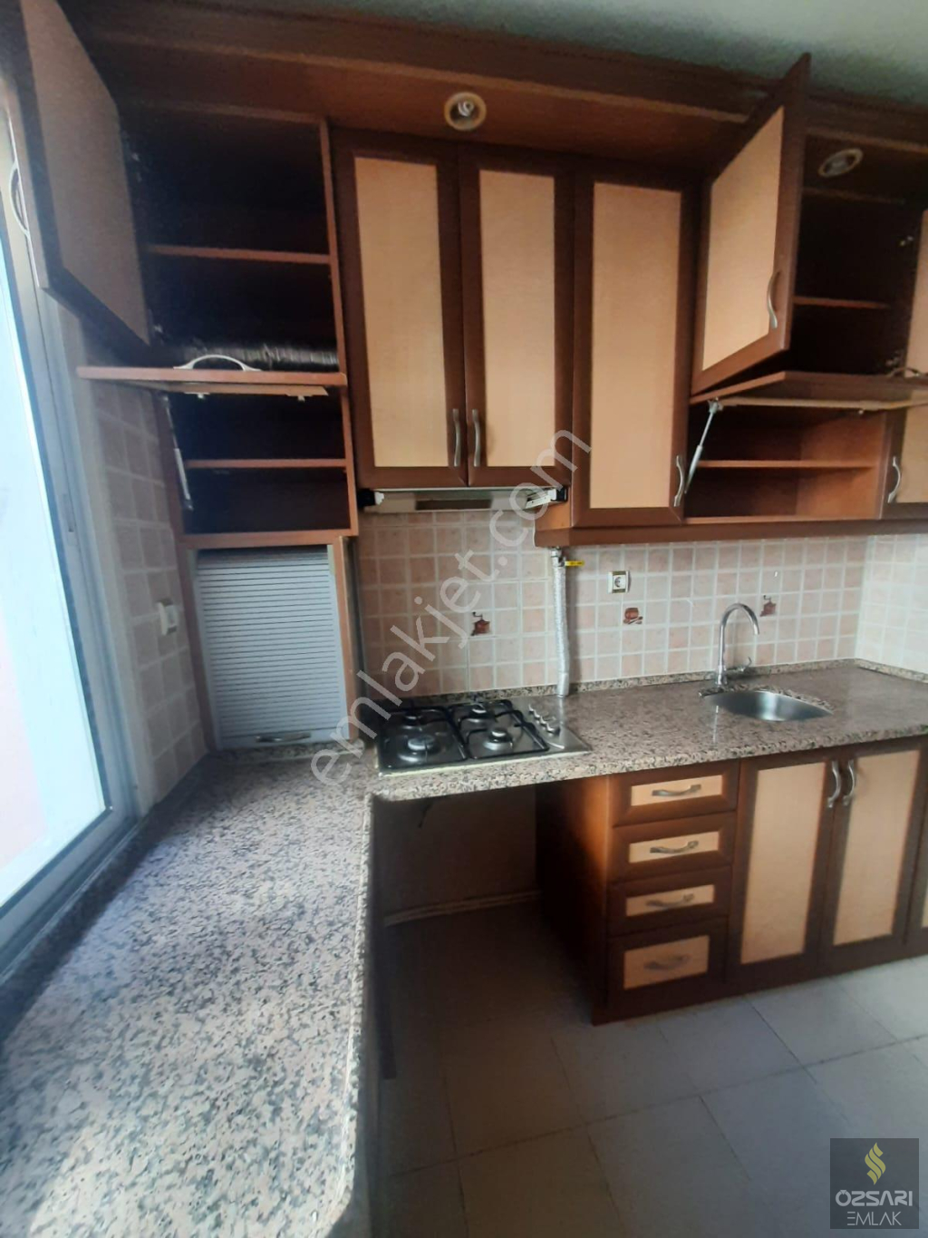 Bornova İnönü mah. 3+1 doğalgazlı kiralık Daire