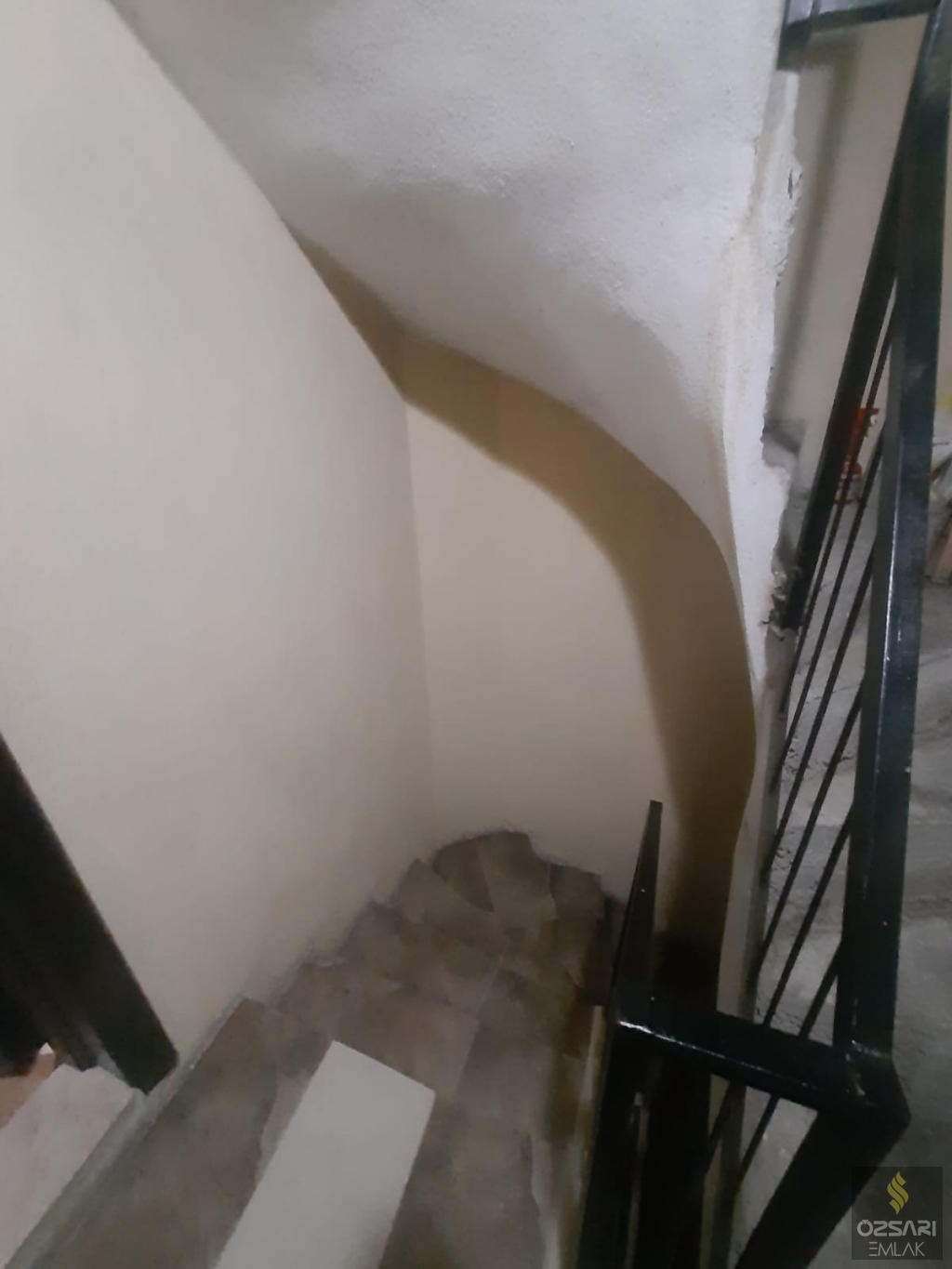 BORNOVA ATATÜRK MAH. KOMPLE SATILIK 4 KATLI BİNA